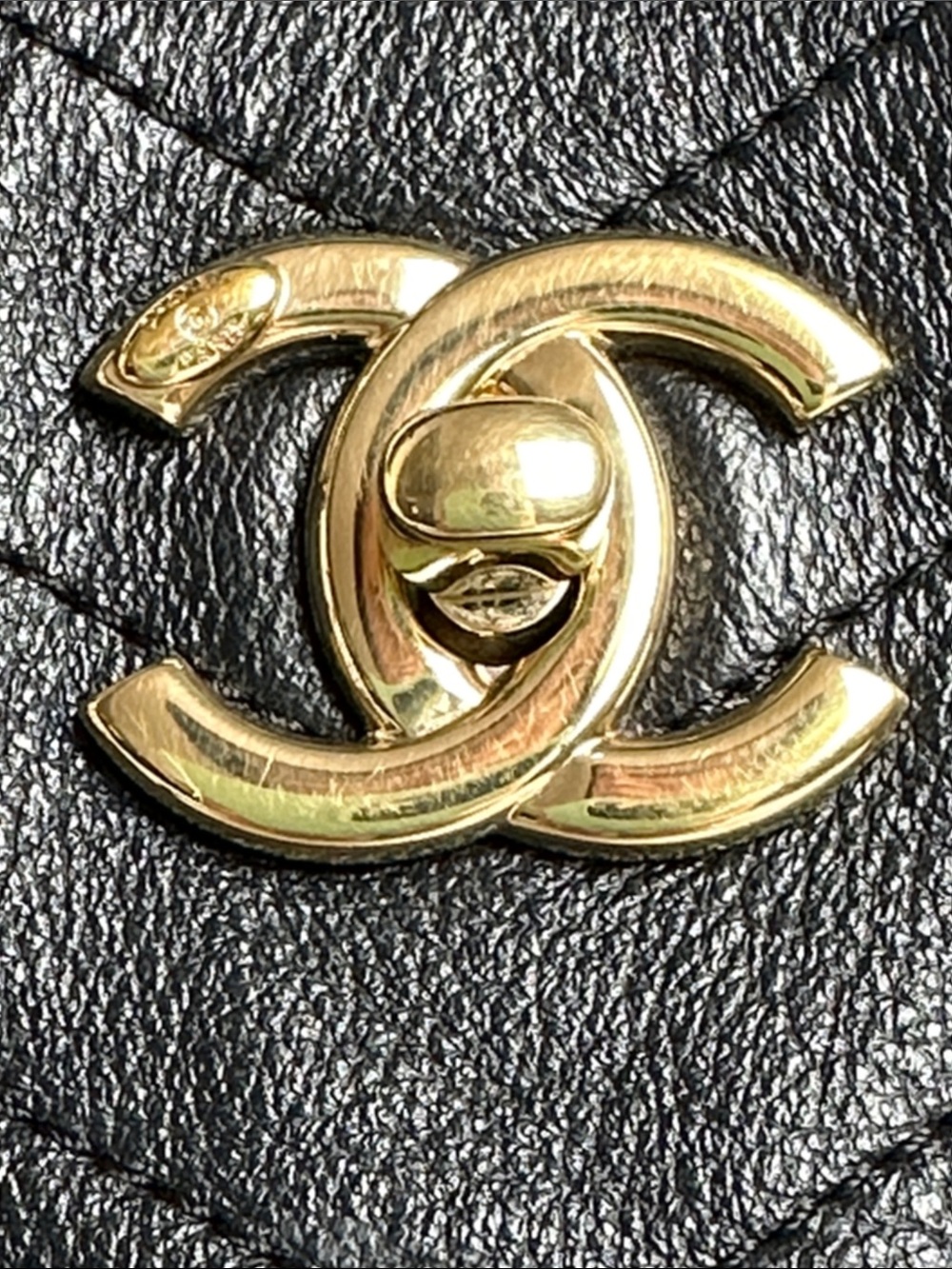 💯Authentic Chanel Chevron Quilted Shoulder Bag – Black Leather & Gold Hardware🍀 - Picture 3 of 16